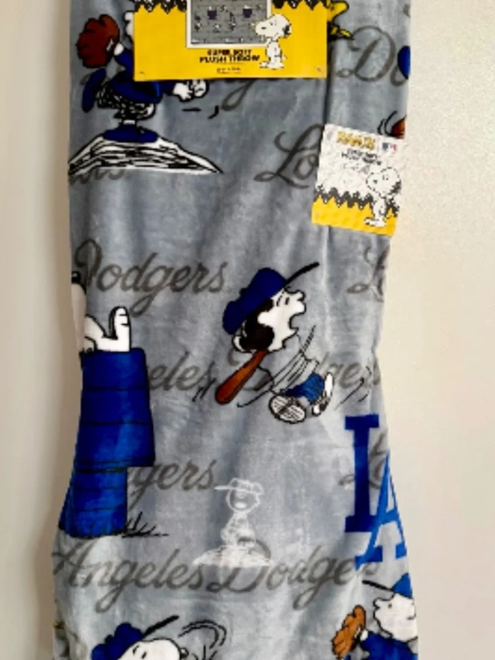 Peanuts Snoopy dodgers Blanket Throw new with tags